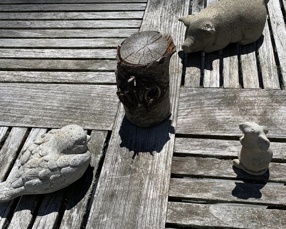 A picture containing wooden, bench, fence, outdoor
Description automatically generated